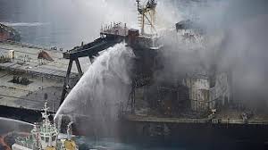 Sri lanka police on tuesday said they questioned the captain and the engineer of the ship for more than 14 hours. Sri Lanka Loscharbeiten Auf Oltanker Youtube