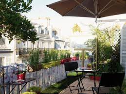 Pergola, feuillages, draps.toutes les idées sont bonnes pour se cacher du aménagement balcon terrasse: Douze Amenagements Possibles Pour Votre Balcon