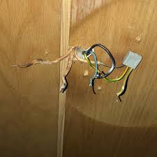 Also halt 1 kabel wurde halt getrennt um eine lampe anzuschließen und halt wieder überbrückt so lange die noch nicht angeschlossen ist). Lampe Mit Nur 2 Kabeln Anschliessen Elektronik Strom Elektro