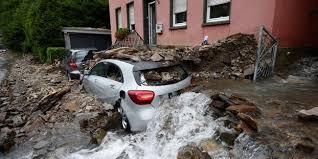 Au moins 103 morts, important glissement de terrain. Fdaoeap Gn5djm