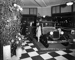 Vintage Automobile Photos Dealership Showroom Vintage Cars Car Memorabilia