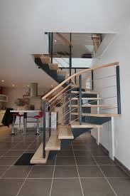 Creation Des Escaliers Potier Limon Central Bois Laque Gris Anthracite Marches Et Main Courante En Hetre Finiti Escalier Bois Idees Escalier Renovation Maison