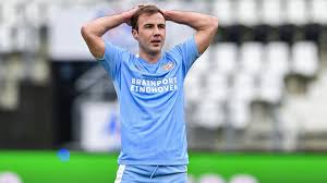 Zusammen mit den erzrivalen ajax amsterdam und feyenoord rotterdam zählt psv zu den erfolgreichsten fußballklubs der niederlande. Psv Eindhoven Und Mario Gotze Konnen Meisterschaft Nach Niederlage Gegen Alkmaar Fast Abhaken Eurosport