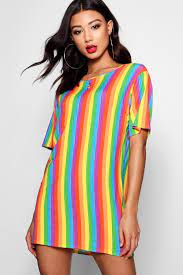 Weitere ideen zu regenbogen farben, pastell, farben. T Shirt Kleid Mit Streifen In Regenbogenfarben Boohoo