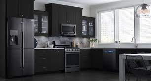 Samsung appliances are now available in an elegant new finish: These Samsung Black Stainless Steel Appliances Look Beautiful In My Dream Kitchen Get Inspired For Your Kitchen Renovation With This Customiz Black Kitchen Cabinets Kitchen Design Stainless Steel Kitchen