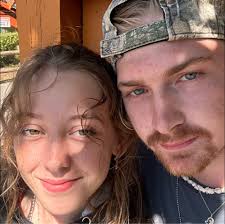 Which Cosmog evolution to choose, Solgaleo or Lunala?