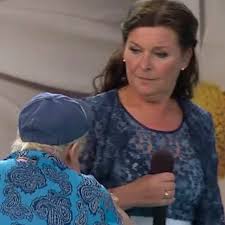 ­ premiären av lotta på liseberg, som i år kör utan publik, sågs av färre tittare i år än i fjol. Lotta Engberg Siw Carlsson Lotta Pa Liseberg Scen