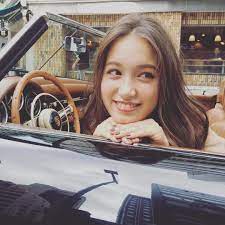 cancamオフィシャル on instagram トラちゃん撮影中のひとコマ クラシックな車が似合うーー cancam トラウデン直美 japanese beauty japanese girl photography