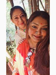 Learning like light ✨ Wisdom in every step 😇 Good friends, good vibes🤍  Maa Saraswati's blessings 🌸🦢 #saraswatipuja #goodvibesonly