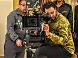 احمد - كانوا بيصوروا فيديو.. ضبط 3 سائحين عـ.ـراة خلف هرم خوفو | Facebook