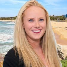 Amy Moffitt's Instagram, Twitter & Facebook