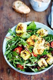 Une salade originale, croquante et juteuse pour changer des nous vous proposons un programme de nutrition et des recettes de cuisine. Schnappchen Salat Mit Knusper Feta Rezept Lecker Recettes Minceur Alimentation Manger Sainement