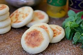 485 Mkhamer Batbout Pan Fried Breads المخامر بطبوط خبز المقلاة Cooking With Alia Cooking Cooking Beets White Bread Recipe