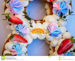 De crème fraîche liquide lait 18 biscuits thé brun (ou petits beurre) sucre glace des bonbons (type smarties) de toutes les couleurs un plat long. Gateau Fait Maison Sous Forme De Huit Image Stock Image Du Nourriture Soeur 111116153