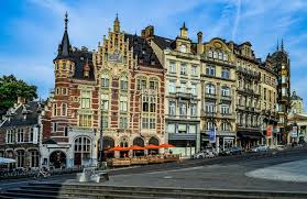 À bruxelles toujours, il sera désormais interdit de consommer de l'alcool sur tout le territoire entre 22. Brussels To Spend New Year S Eve Under Curfew Themayor Eu