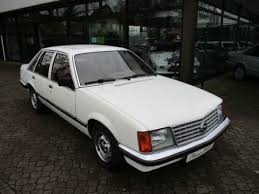 A saloon, its first incarnation was also available with a fastback coupé body as the opel monza and vauxhall royale coupé. Opel Senator Opel Senator A 2 8 Gebrauchtwagen