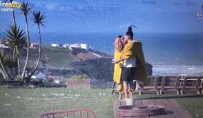 André abrantes revela que chorou ao telefone com a mãe de zena. Big Brother Zena E Andre Abrantes Beijam Se No Jardim Video