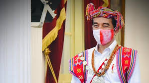 Namun beberapa toko di bagian luar masih berjualan. Dua Pakaian Adat Yang Dikenakan Presiden Jokowi Sepekan Terakhir
