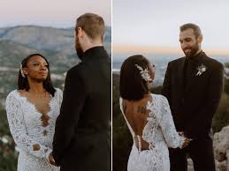 Smith photographic, llc the premier image maker for north florida! Bride Wore 17 000 Wedding Dress And Hiking Boots To Elope On Mountain