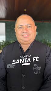 Por trás de cada drink perfeito do Santa Fé tem técnica, paixão e um toque  de arte., Hoje é dia de conhecer o talento do nosso chefe de bar, Del  Silva! 🍸, Ele não serve apenas bebidas, ele entrega ...