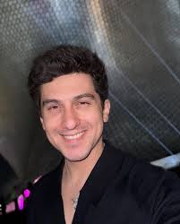 Jerry Velázquez canta por primera vez su historia en un show íntimo y  honesto