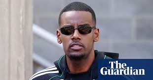 Alexander Isak määrättiin jättämään väliin Newcastlen grillijuhlat ja  harjoittelemaan yksin : r/LiverpoolFC