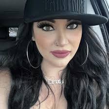 Shawn Stowell's Instagram, Twitter & Facebook