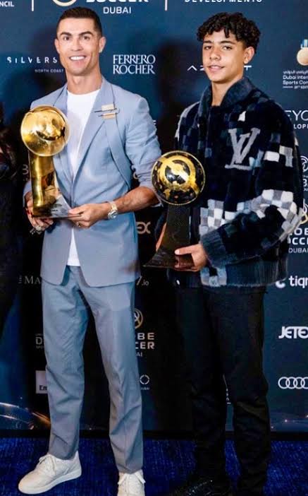 Bất ngờ với thể hình của con trai Ronaldo ở tuổi 14 | Znews.vn