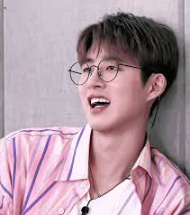 Aside from charms, charisma, talent ㅡ your mentality and perspective in life what. Kim Hanbin Ikon Gif Kim Hanbin Ikon Bi Discover Share Gifs