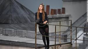 Selain gigi, baron juga pernah ambil bagian dalam band /rif. Gigi Hadid Saves Chanel Show As Comedian Crashes The Runway Cnn Style
