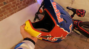 Perang gambar lucu kini hadir stiker wa perang gambar wastickerapps, tersedia 1000 gambar lucu dan meme lucu yang siap kamu. How To Get Your Own Red Bull Helmet In 14 Steps Youtube