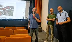 Une manière de dire stop « aux incivilités » : 22 caméras pour protéger le  centre-bourg de Coteaux-du-Blanzacais - Charente Libre.fr