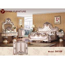 التصميم الكلاسيكي الخشبي الملكي أطقم أثاث غرف النوم مجموعة غرف نوم إيطالية Buy أطقم أثاث غرف النوم الملكية الإيطالية طاقم غرفة نوم أطقم أثاث غرف النوم الملكي الإيطالي طاقم غرفة