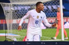 I cover juventus, cristiano ronaldo and serie a, amongst other areas in soccer. Merasa Belum Pantas Kylian Mbappe Pilih Jadi Cadangan Jika Main Bareng Messi Dan Ronaldo Bolasport Com