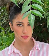 KAPOW !!! 💥 Makeup @honeymakeupartist0109 @nabila_salon Hair  @rahulhairstylist_ Pc @rahulhairstylist_