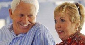 After extending leave Arizona coach Lute Olson faces divorce