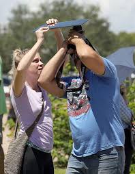 Eclipse brings people together at BASF Planetarium
