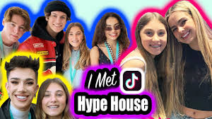 I Met Famous Tiktok Hype House Stars Facetime Charli D Amelio Rosie Mcclelland Youtube In 2020 Facetime House Star Hype