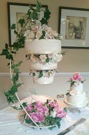 Our Amazing Unusual Different Vintage Hanging Chandelier Wedding Cake Belle Torte Torte Consigli Di Decorazione
