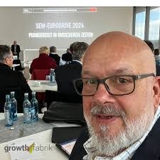 Mackenzie Decker's Instagram, Twitter & Facebook