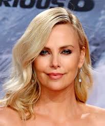 Charlize Theron Medium Wavy Casual Bob Hairstyle Light Blonde Hair Color Wavy Hairstyles Medium Long Bob Blonde Blonde Hair Color