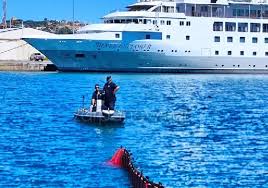 Πλοίο διέλυσε τoν προβλήτα στο λιμάνι (εικόνες). Xania Askhsh Katapolemhshs 8alassias Rypanshs Sth Soyda Photos