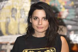 Auf der offiziellen facebookseite von „gute zeiten. Gzsz Linda Marlen Runge Teilt Babybauch Foto Mit Ernster Botschaft Gala De