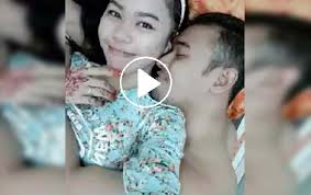 Ciuman malam pertama juga adalah salah satu tanda yang menunjukkan kasih sayang seorang suami kepada isterinya. Waduhh Cekoki Obat Tidur Suaminya Saat Malam Pertama Ternyata Ini Tujuannya Sangat Mengejutkan