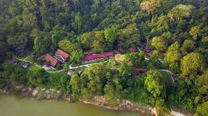 It covers an area of approximately 4,300 square kilometers of tropical rain forest is believe to be more than 130 million. Taman Negara Das Grune Herz Malaysias Ferngeschehen
