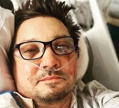 Lucky John, il tiktoker drogato la notte di Capodanno e portato d'urgenza  in ospedale: “Non berrò mai più con persone che non conosco”