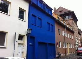 Es stehen ihnen kostenlos über 500 parkplätze direkt am haus zur verfügung. Blaues Haus Wechselt Die Farbe Nurnberg Nordbayern