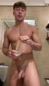 Thexhiter: Perfect muscle hunk and his toys - ThisVid.com