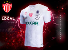 La playera que los 'hidrorayos' portarán en calidad de local es totalmente blanca, con el patrocinador principal en verde; Necaxa Olvida Uniforme Tradicional Por Jersey Innovador Mvs Noticias