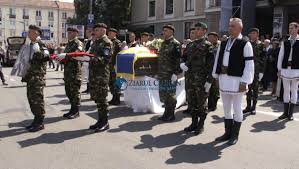 Au trecut 6 săptămâni de când celebrul taragotist dumitru fărcaș a plecat printre stele. Video Dumitru FÄƒrcaÈ™ Pe Ultimul Drum Casa De CulturÄƒ A StudenÈ›ilor Din Cluj Napoca Va Purta Numele IndrÄƒgitului Artist Ziarul Clujean